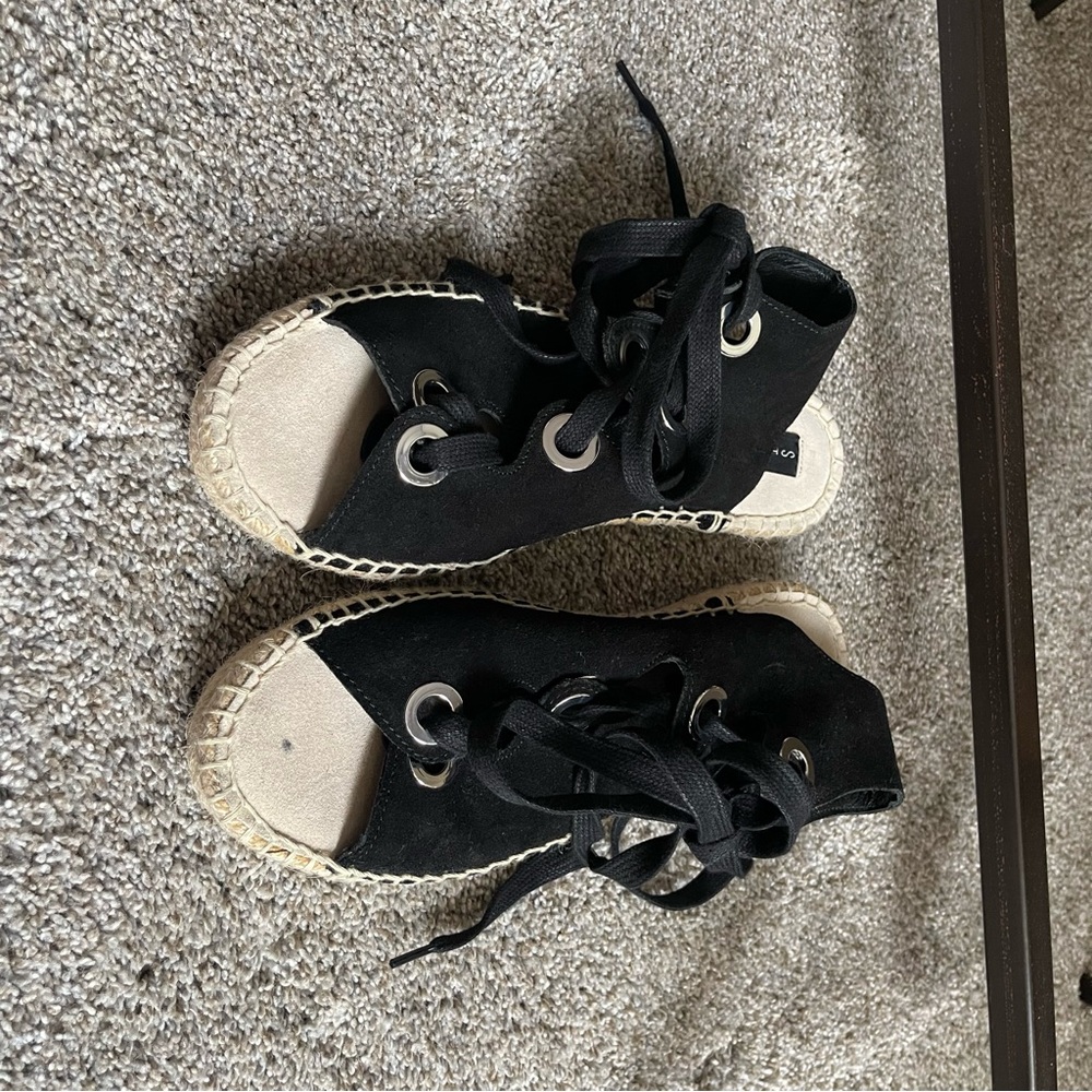Steve Madden Gladiator Shoes, 7.5 - Picture 2 of 12